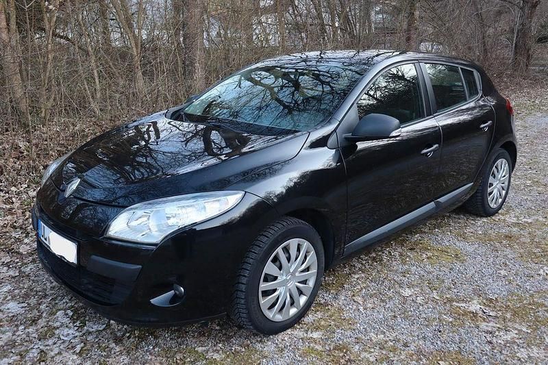 Gebraucht Renault Mégane III 101 PS (74 kW) 2011 Schwarz Limousine