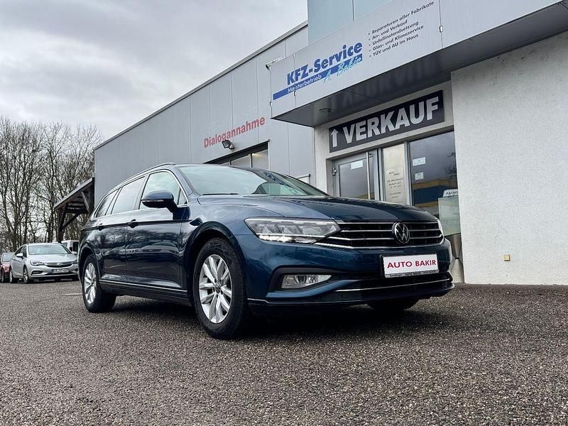 Gebraucht VW Passat Business 150 PS (110 kW) 2022 Blau Kombi