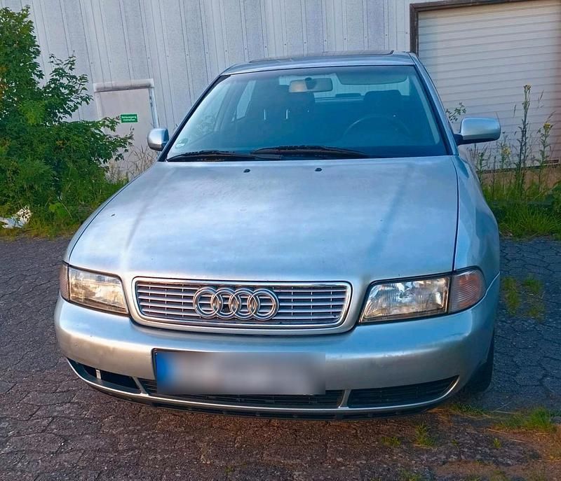 Grau Gebraucht 1998 Audi A4 Limousine | 650 € (Superpreis) - Bild 1/4