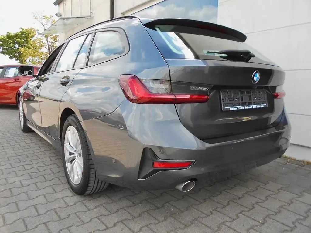 Gebraucht BMW 318 150 PS (110 kW) 2022 Grau Kombi