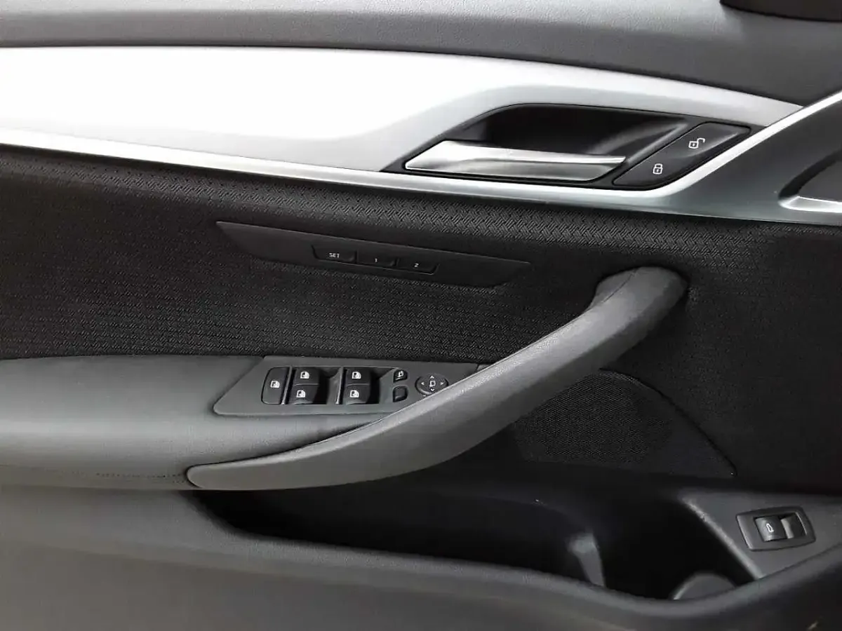 Gebraucht BMW 530 Sport Line 286 PS (210 kW) 2020 Schwarz uni Kombi