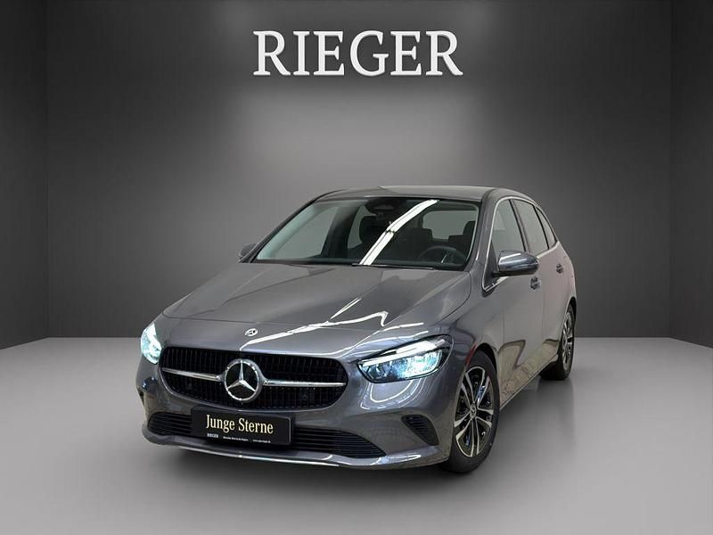 Metalliclack mountaingrau (metallic) Gebraucht 2024 Mercedes B200 Progressive Van / Kleinbus | 29.900 € (Guter Preis) - Bild 1/4