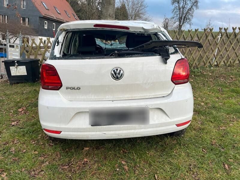 Weiß Gebraucht 2014 VW Polo Limousine | 1.000 € - Bild 1/4