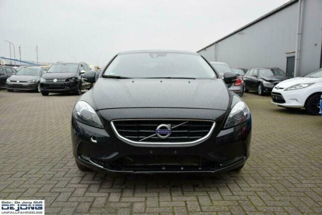 Gebraucht Volvo V40 Momentum 177 PS (130 kW) 2012 Schwarz metallic Kombi