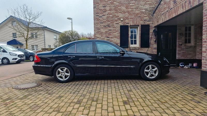 Gebraucht Mercedes E280 190 PS (139 kW) 2007 Schwarz Limousine