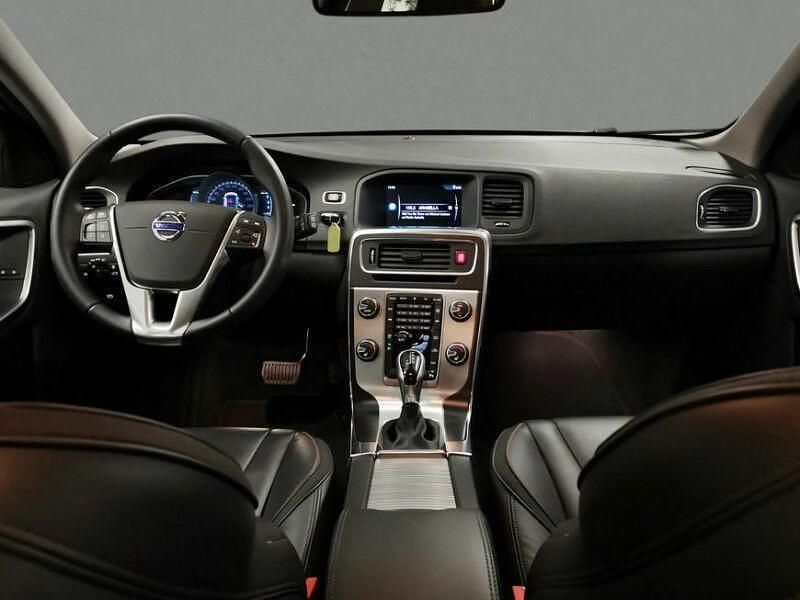 Gebraucht Volvo V60 Business Edition 150 PS (110 kW) 2016 Silber Kombi