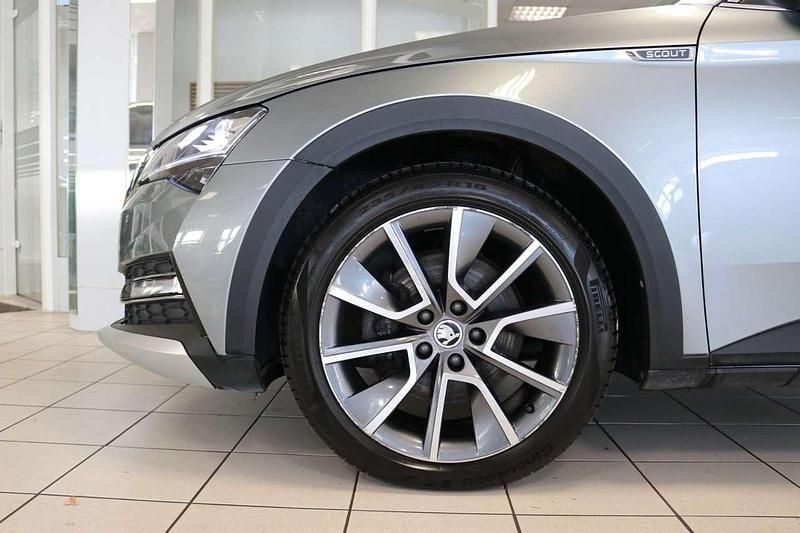 Gebraucht Skoda Superb 200 PS (147 kW) 2021 Grau Kombi