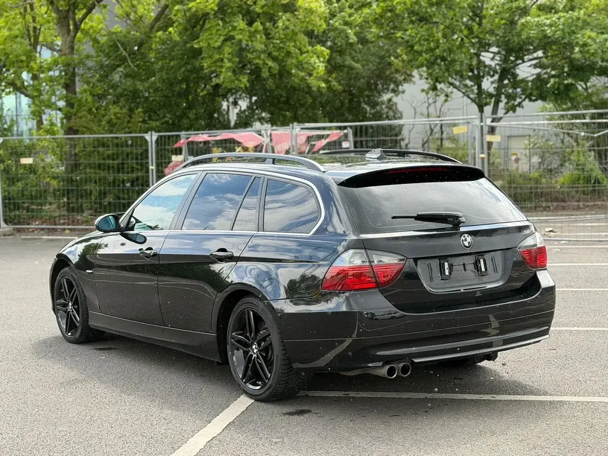 Gebraucht BMW 330 231 PS (169 kW) 2007 Schwarz Kombi
