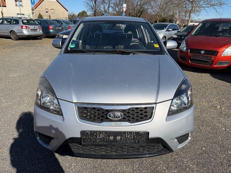 Gebraucht Kia Rio Vision 97 PS (71 kW) 2011 Silber Limousine