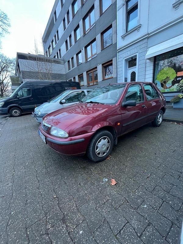 Gebraucht Mazda 121 75 PS (55 kW) 1997 Rot Kleinwagen