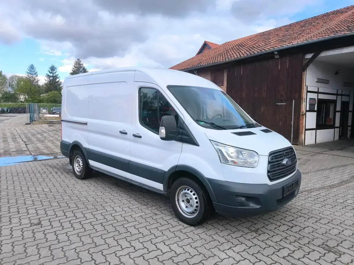Gebraucht Ford Transit 105 PS (77 kW) 2018 Weiß Van / Kleinbus
