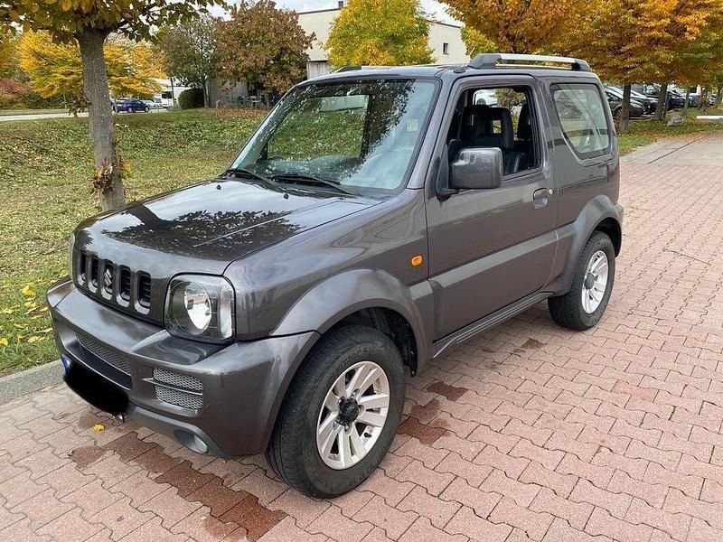 Grau Gebraucht 2011 Suzuki Jimny Style SUV | 8.999 € (Guter Preis) - Bild 1/4