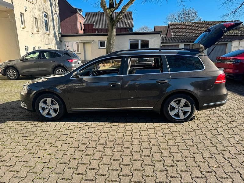 Gebraucht VW Passat 150 PS (110 kW) 2014 Braun Kombi