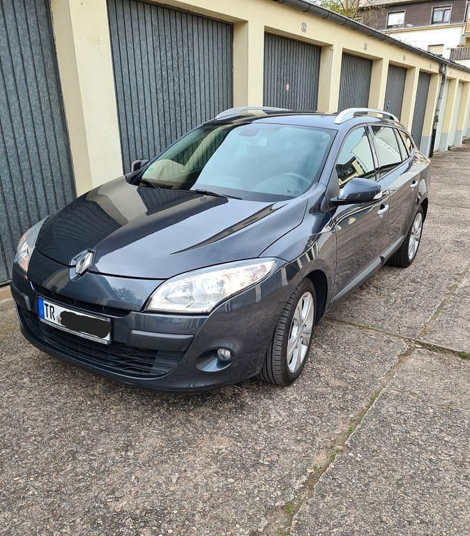Gebraucht Renault Mégane III Dynamique 106 PS (77 kW) 2012 Grau Limousine