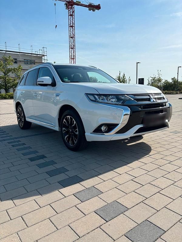 Second-hand Mitsubishi Outlander P-HEV 211 CP (155 kW) 2017 Alb SUV