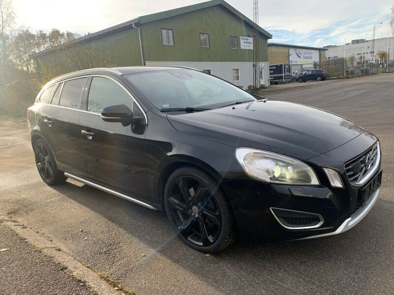 Gebraucht Volvo V60 Summum 329 PS (241 kW) 2011 Schwarz Kombi