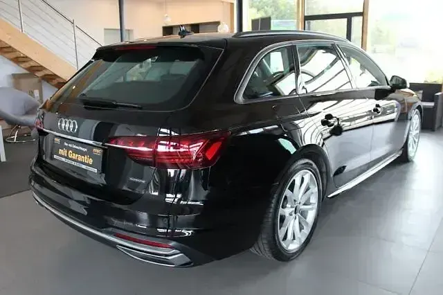 Gebraucht Audi A4 Advanced 204 PS (150 kW) 2023 Schwarz Kombi