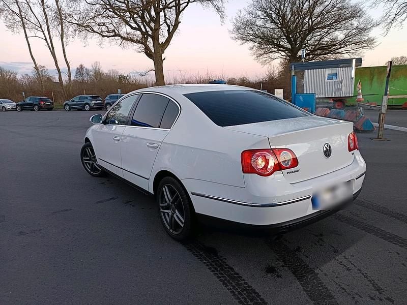 Gebraucht VW Passat 122 PS (89 kW) 2011 Weiß Limousine