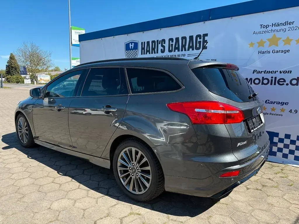 Używany Ford Focus ST-Line 150 KM (110 kW) 2018 Szary Sedan/Limuzyna