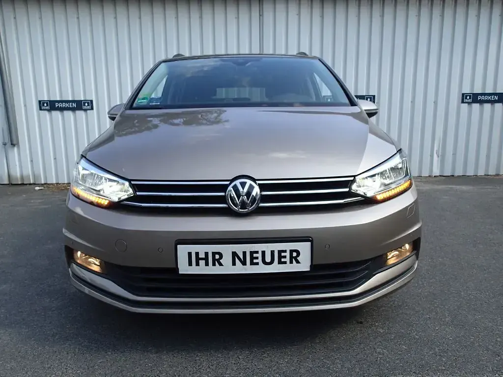 Gebraucht VW Touran Highline 150 PS (110 kW) 2020 Beige Van / Kleinbus