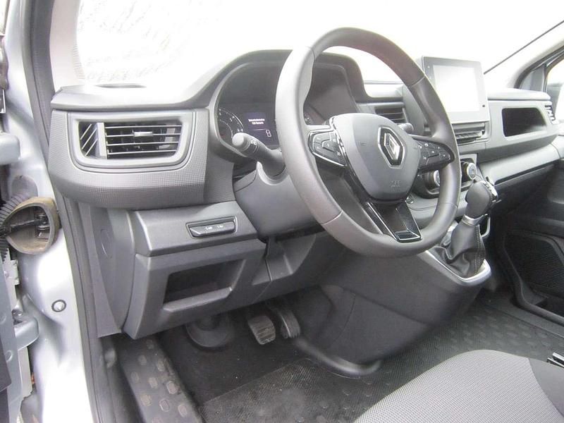 Gebraucht Renault Trafic Komfort 150 PS (110 kW) 2023 Silber (metallic) Van / Kleinbus