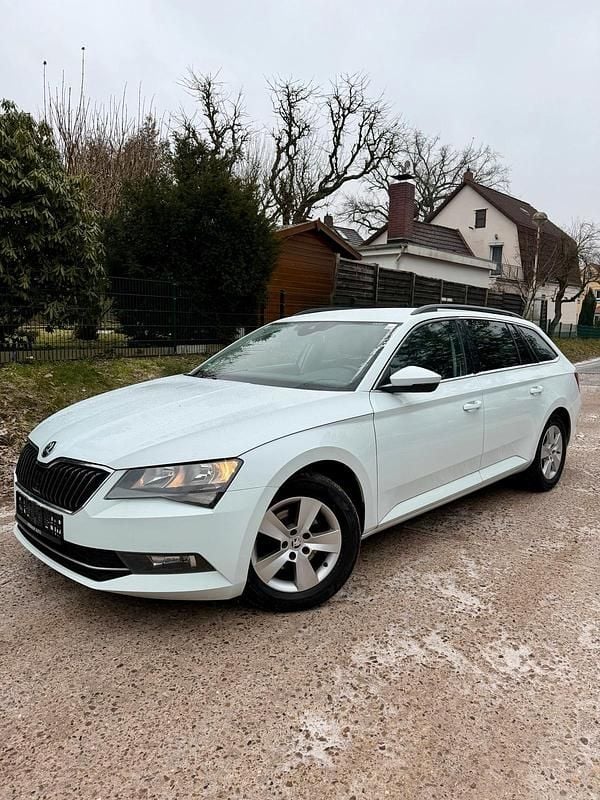 Gebraucht Skoda Superb 150 PS (110 kW) 2016 Weiß Kombi