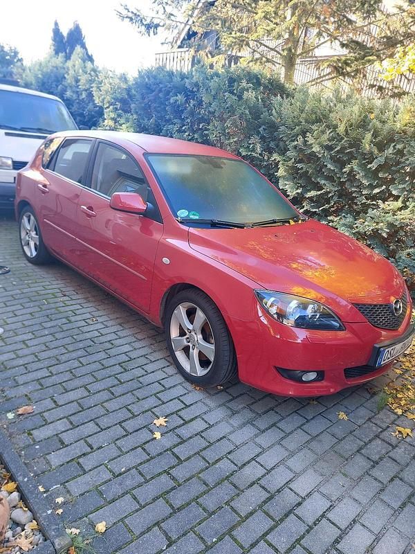 Rot Gebraucht 2004 Mazda 3 Limousine | 1.299 € (Superpreis) - Bild 1/4