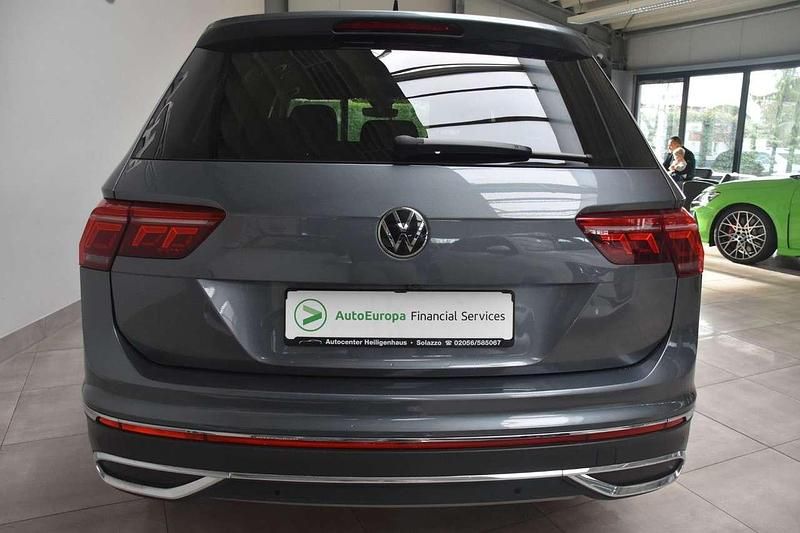Gebraucht VW Tiguan Allspace Elegance 200 PS (147 kW) 2022 Grau SUV