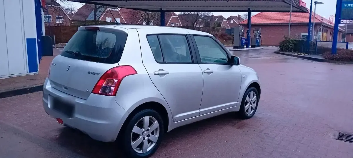 Gebraucht Suzuki Swift 92 PS (67 kW) 2009 Silber Kleinwagen