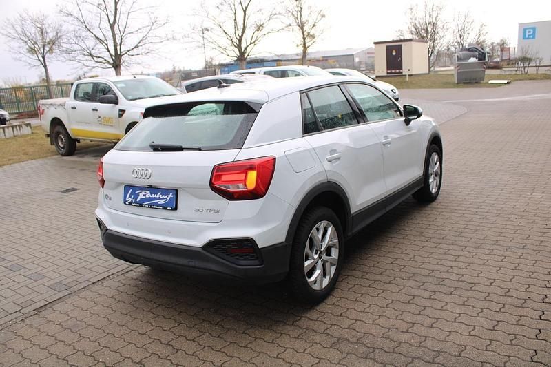 Gebraucht Audi Q2 Basis 110 PS (80 kW) 2022 Weiß metallic SUV