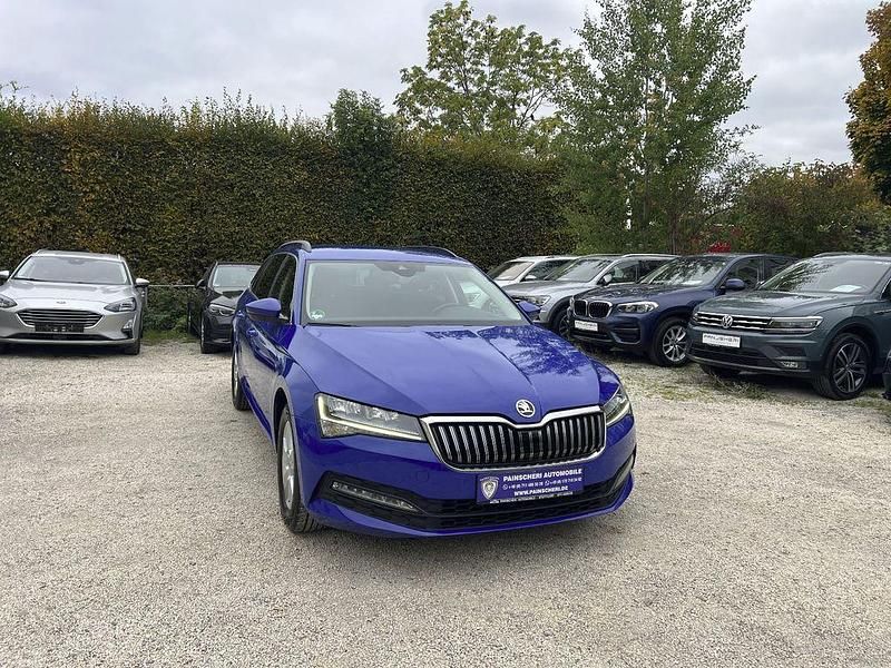 Modra energy/energy blue Gebraucht 2022 Skoda Superb Ambition Kombi | 20.999 € (Superpreis) - Bild 1/4