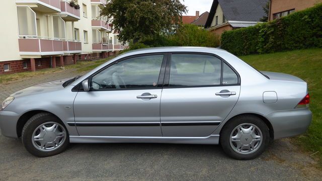 Silber metallic Gebraucht 2003 Mitsubishi Lancer Top Limousine | 5.000 € - Bild 1/4