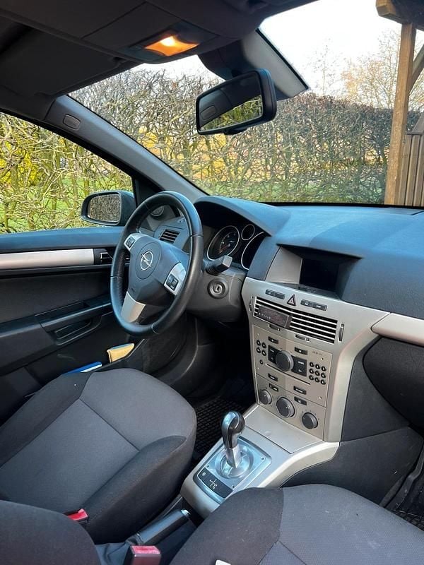 Gebraucht Opel Astra 120 PS (88 kW) 2008 Schwarz Limousine