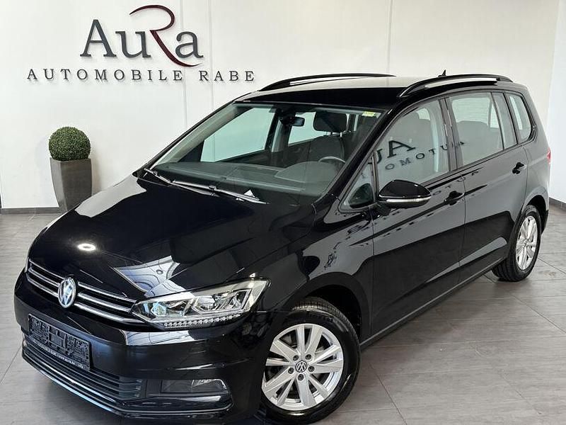Deep black Gebraucht 2020 VW Touran Comfortline Van / Kleinbus | 19.449 € (Guter Preis) - Bild 1/4