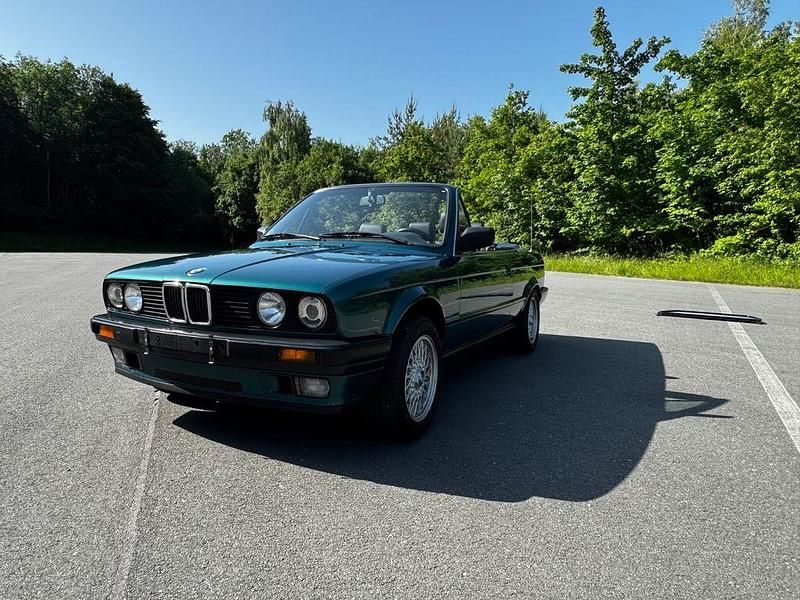 Grün Gebraucht 1991 BMW 318 Cabriolet Sport Line Cabrio | 18.600 € - Bild 1/4