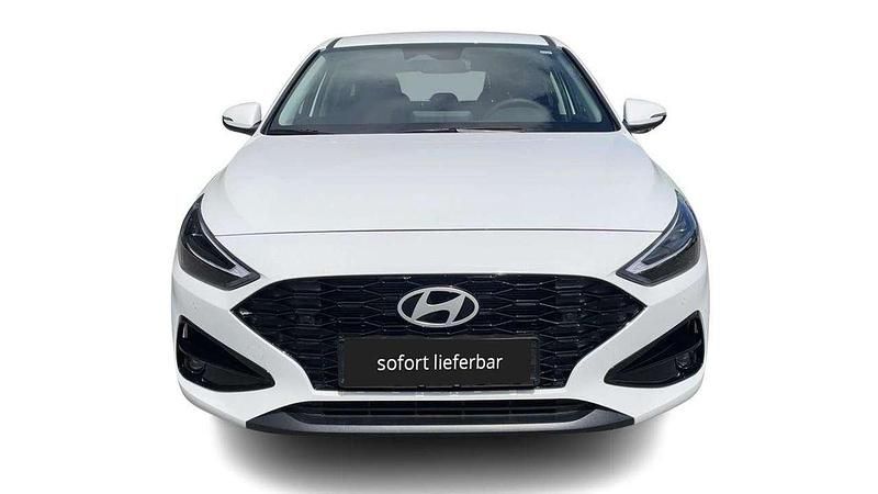 Weiss / atlasweiss Neu 2025 Hyundai i30 Comfort Kombi | 20.970 € (Fairer Preis) - Bild 1/4