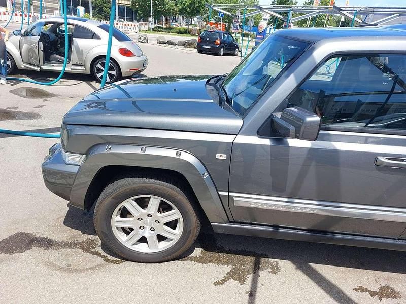 Gebraucht Jeep Commander Overland 218 PS (160 kW) 2009 Grau SUV