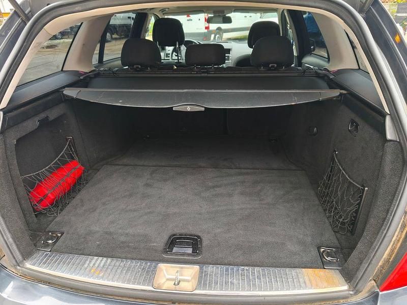 Gebraucht Mercedes C250 Elegance 204 PS (150 kW) 2011 Grau Kombi