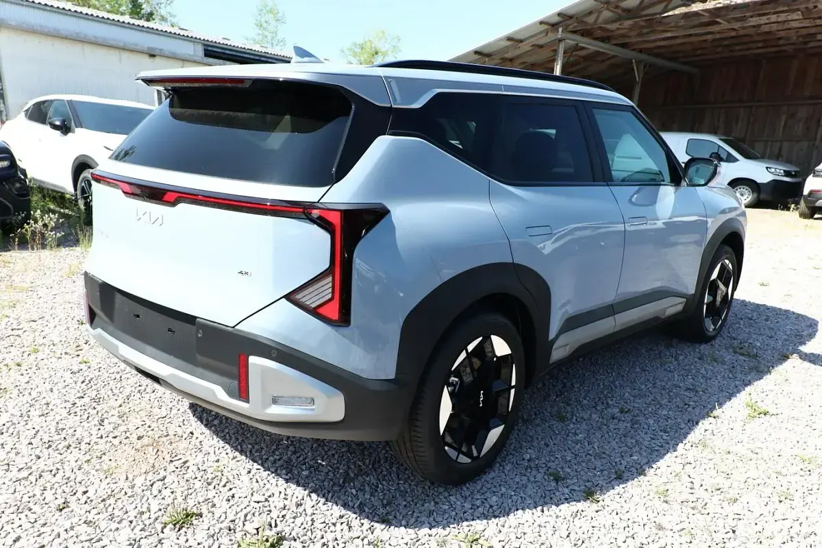 Neu Kia Seltos Vision 179 PS (131 kW) 2026 Pale gray metallic SUV