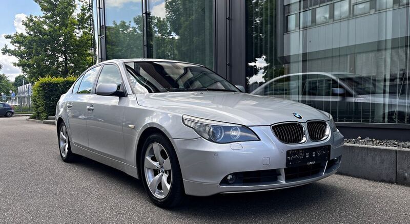 Titansilber metallic Gebraucht 2006 BMW 530 Sport Line Limousine | 9.850 € (Teuer) - Bild 1/4