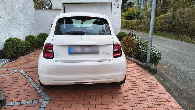 Gebraucht Fiat 500e Action 69 kW (95 PS) 2022 Weiß Kleinwagen