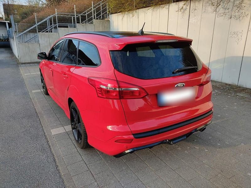 Usata Ford Focus ST-Line 150 CV (110 kW) 2017 Rosso Station wagon