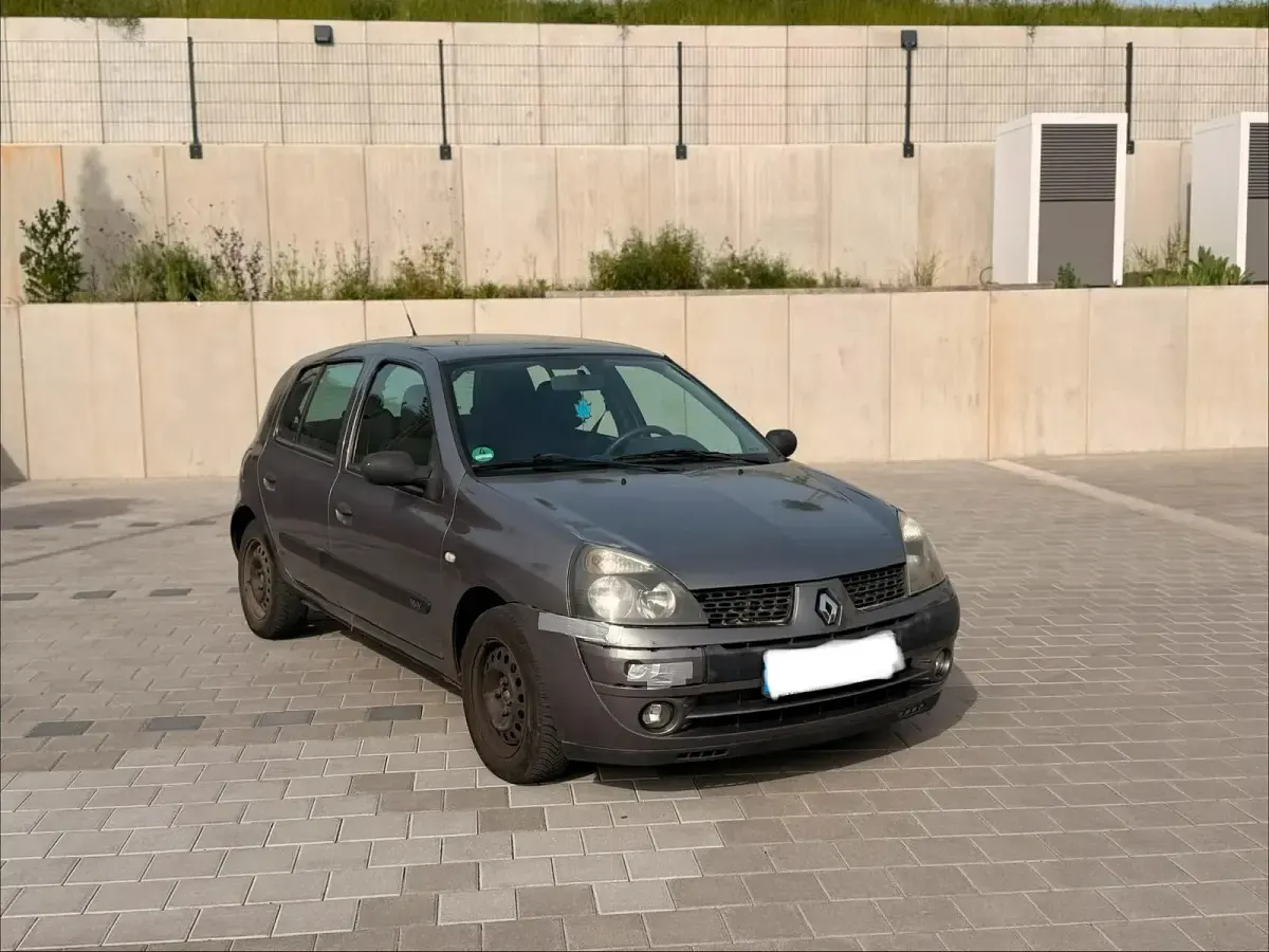 Gebraucht Renault Clio II 75 PS (55 kW) 2003 Silber Kleinwagen