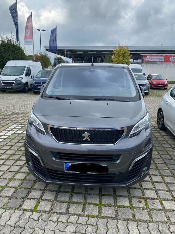 Grau Gebraucht 2018 Peugeot Traveller Active Van / Kleinbus | 19.950 € (Fairer Preis) - Bild 1/4