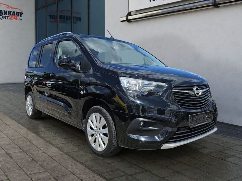 Nacht schwarznoir onyx Gebraucht 2021 Opel Combo Life Ultimate Van / Kleinbus | 22.280 € (Fairer Preis) - Bild 1/4