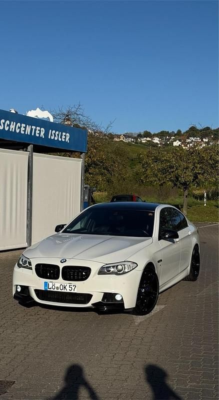 Weiß Gebraucht 2013 BMW 520 M Sport Limousine | 15.199 € (Teuer) - Bild 1/4