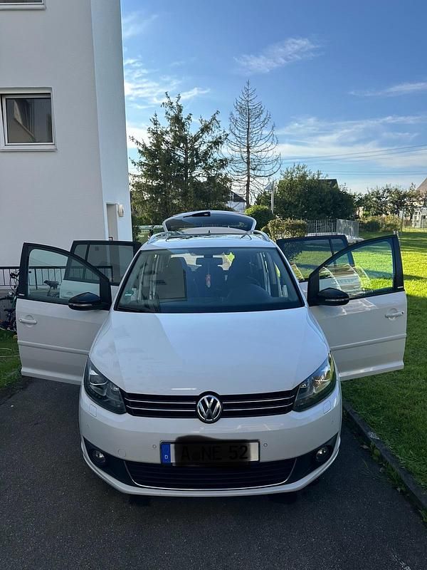 Weiß Gebraucht 2011 VW Touran Van / Kleinbus | 10.000 € (Fairer Preis) - Bild 1/4