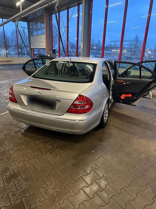 Gebraucht Mercedes E240 177 PS (130 kW) 2003 Grau Limousine