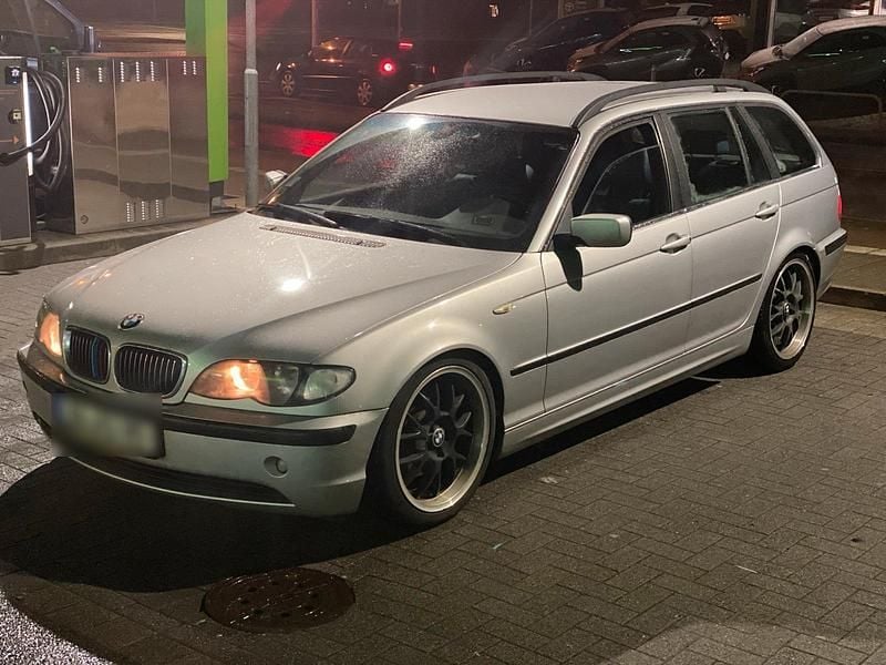 Silber Gebraucht 2003 BMW 320 Kombi | 1.550 € (Guter Preis) - Bild 1/4