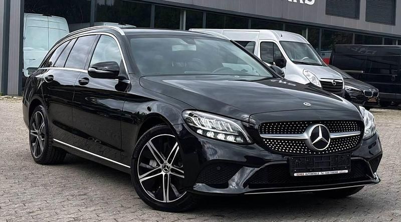 Schwarz Gebraucht 2020 Mercedes C300e Kombi | 23.499 € (Fairer Preis) - Bild 1/4